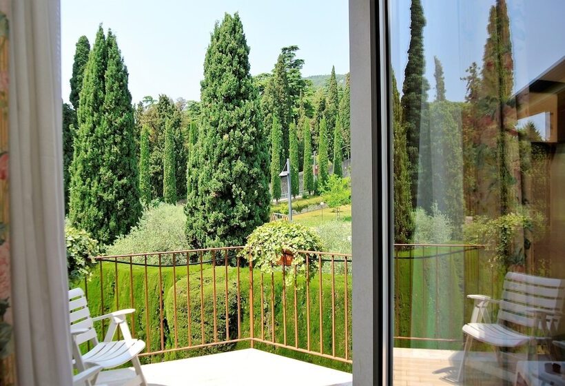 חדר סטנדרט לשלושה עם מרפסת, Garden
