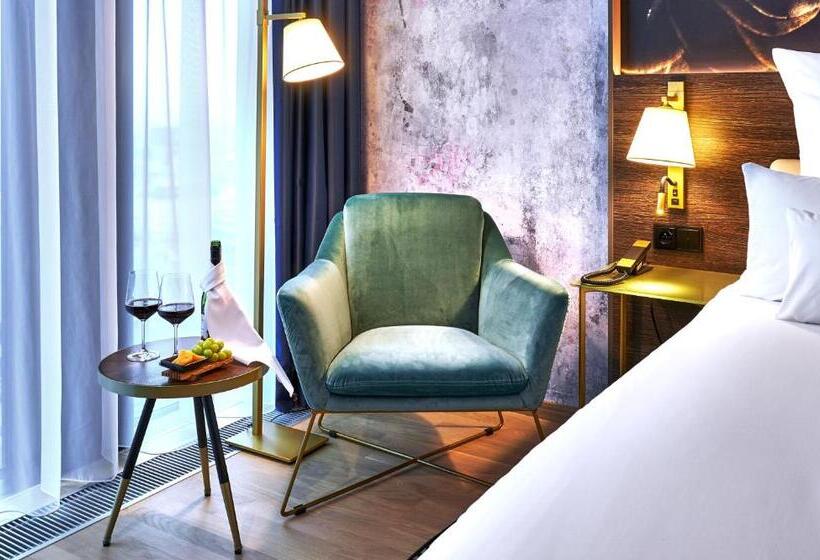 Трехместный Номер Комфорт, Nyx Hotel Warsaw By Leonardo Hotels