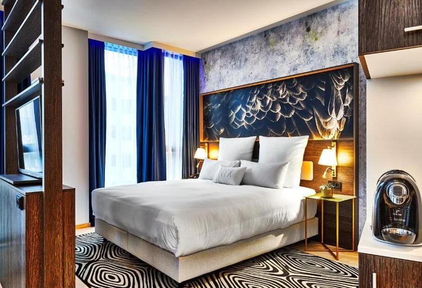 Трехместный Номер Superior, Nyx Hotel Warsaw By Leonardo Hotels