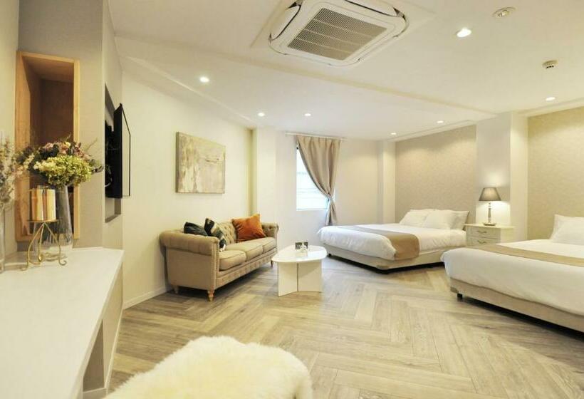 Camera Quadrupla Standard, Senlax Inn Osaka