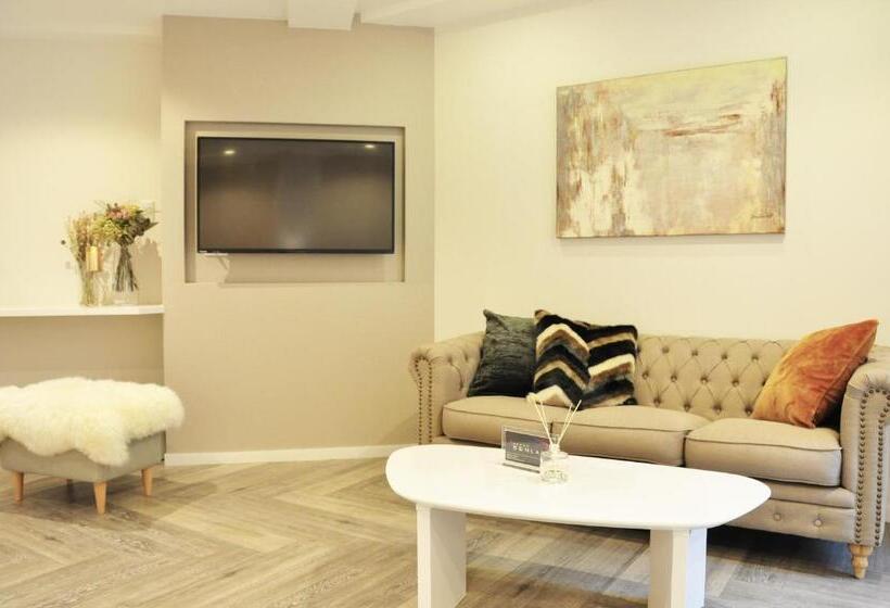 Camera Quadrupla Standard, Senlax Inn Osaka