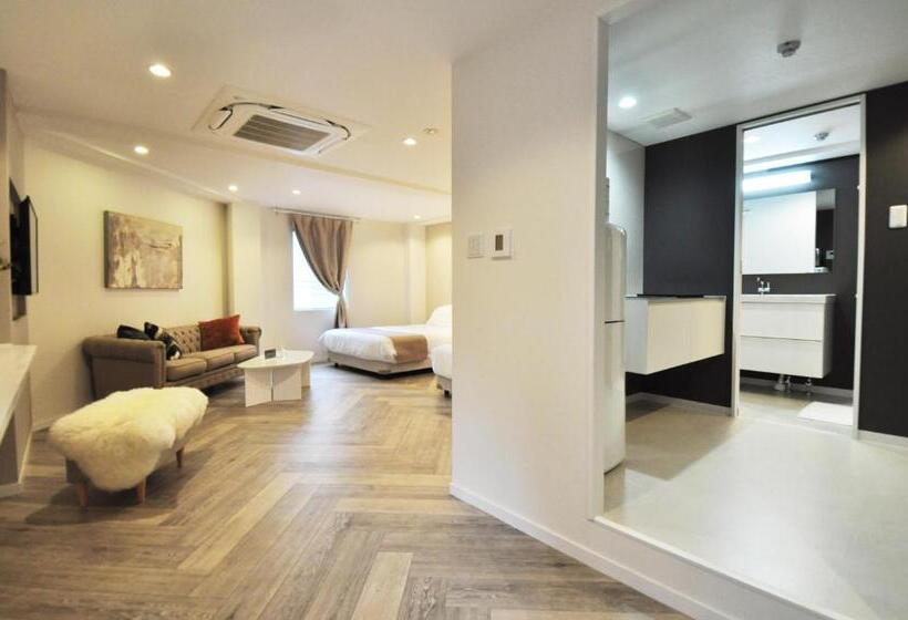 Camera Quadrupla Standard, Senlax Inn Osaka