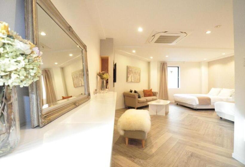 Camera Quadrupla Standard, Senlax Inn Osaka