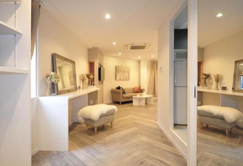 Camera Quadrupla Standard, Senlax Inn Osaka