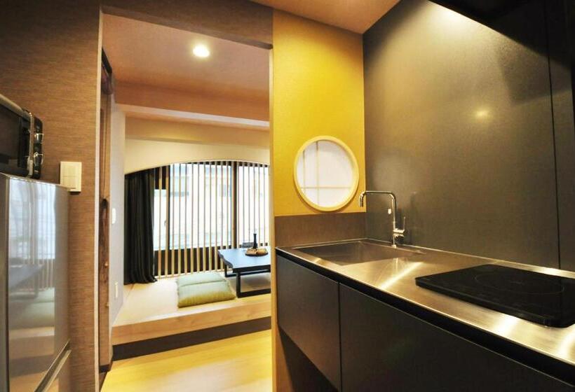 Camera Quadrupla Standard, Senlax Inn Osaka