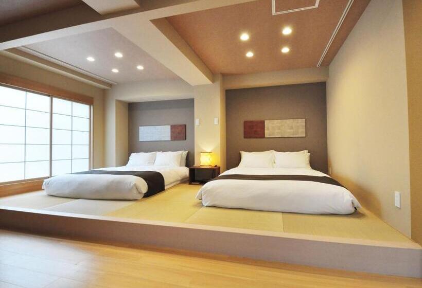 Camera Quadrupla Standard, Senlax Inn Osaka