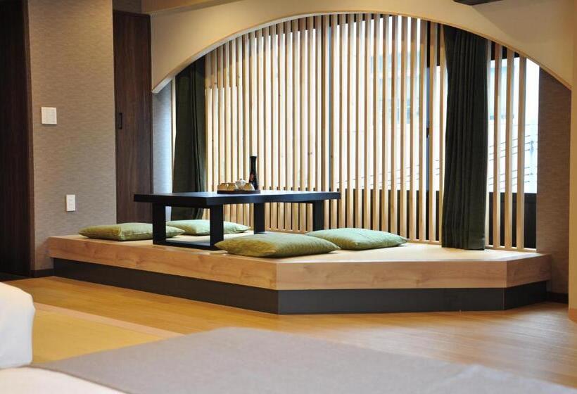 Camera Quadrupla Standard, Senlax Inn Osaka