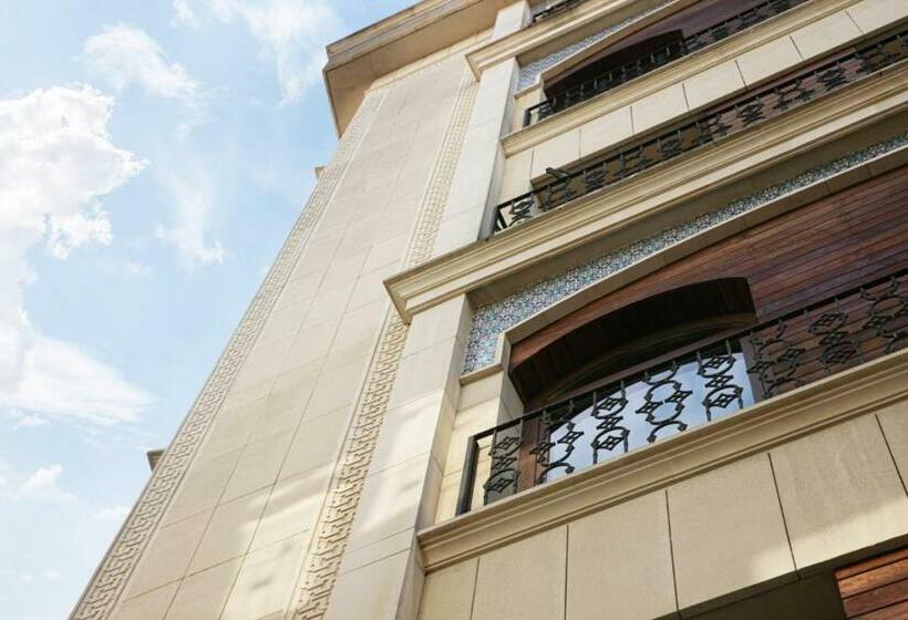 スタンダードルーム, The Fox