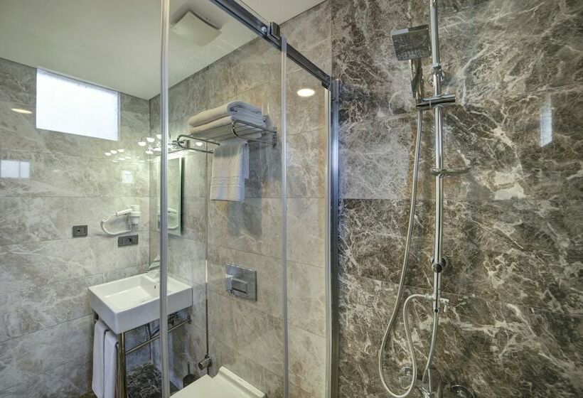 スタンダードルーム, The Fox