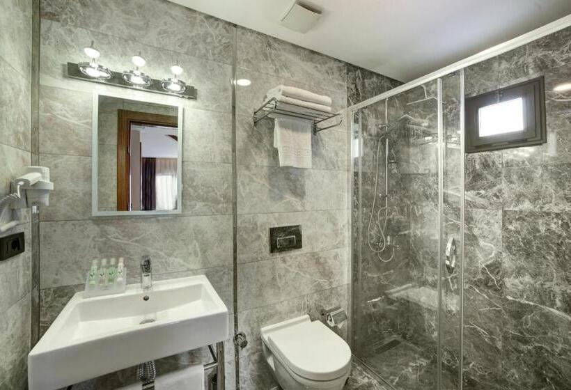 スーペリアファミリールーム, The Fox