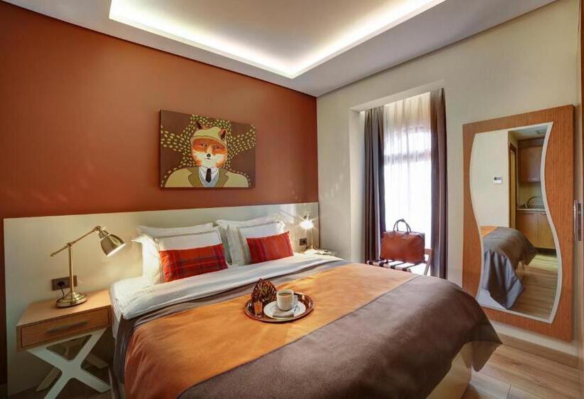 スーペリアファミリールーム, The Fox