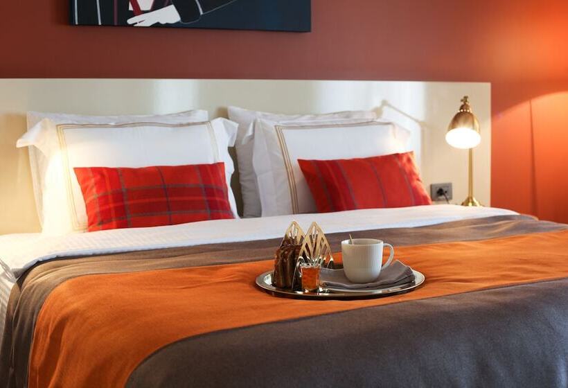 スタンダードルーム, The Fox