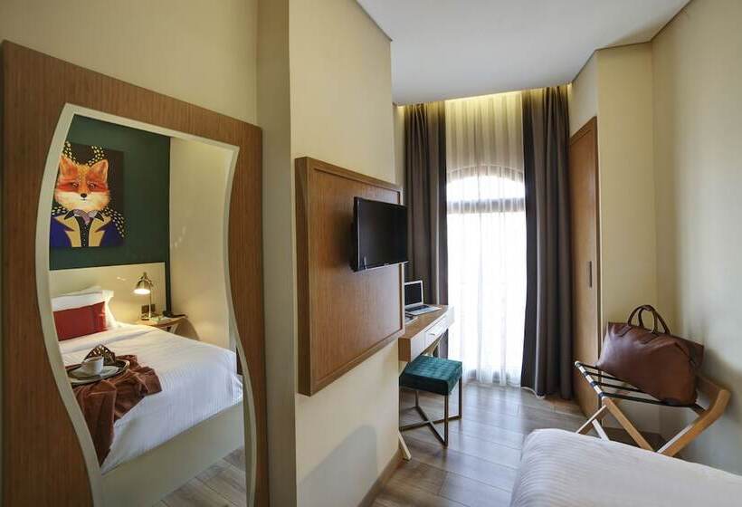 スタンダードルーム, The Fox