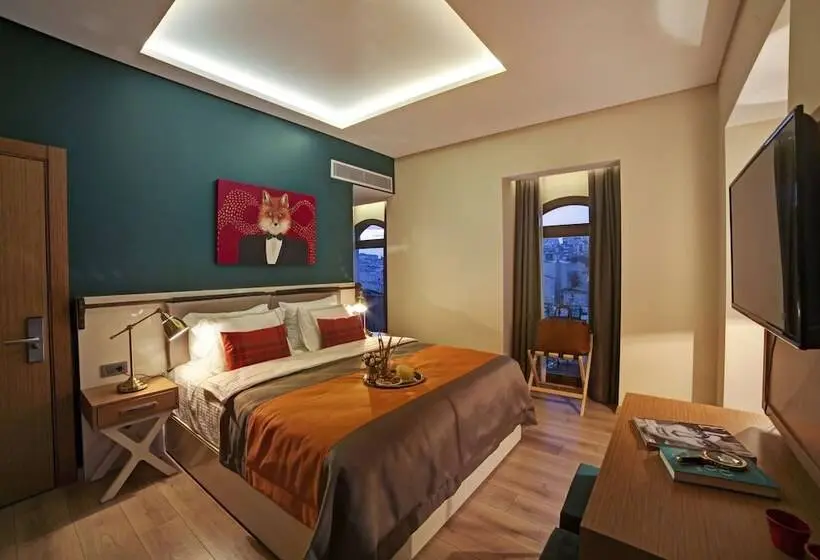 Deluxe Room, The Fox