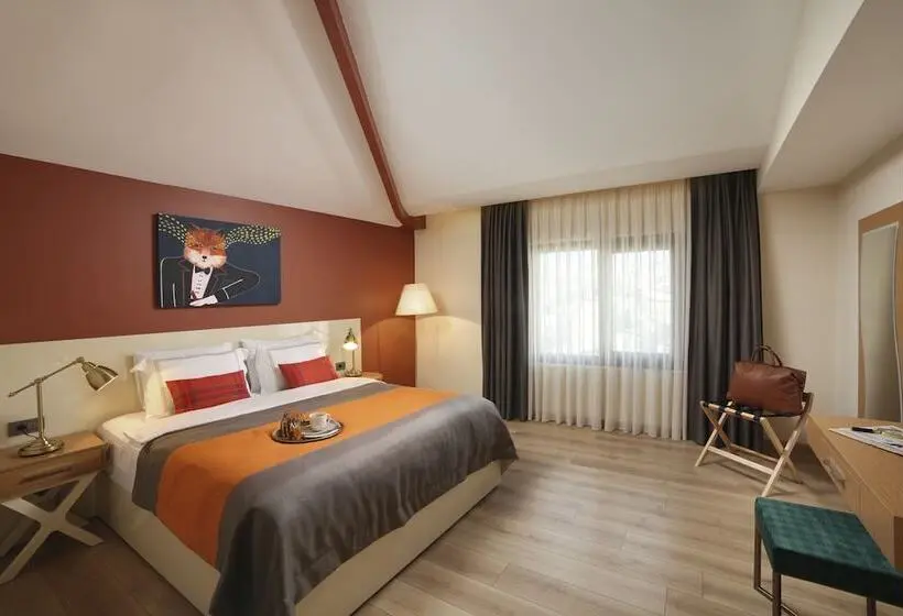 Deluxe Room, The Fox