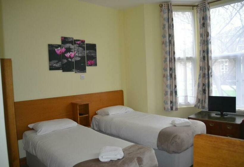 Номер Стандарт Трехместный, 65