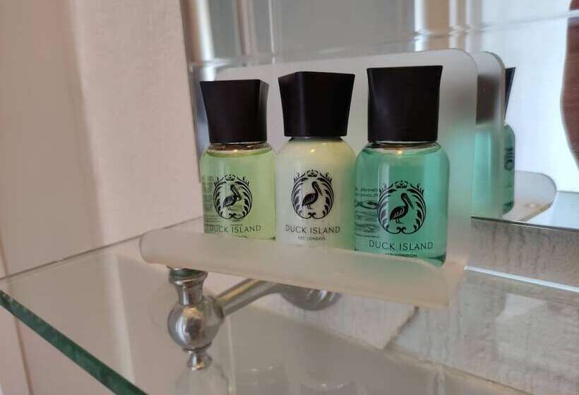 标准间, Cleve Court