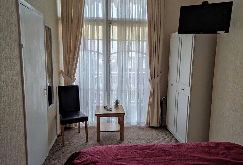 标准间, Cleve Court