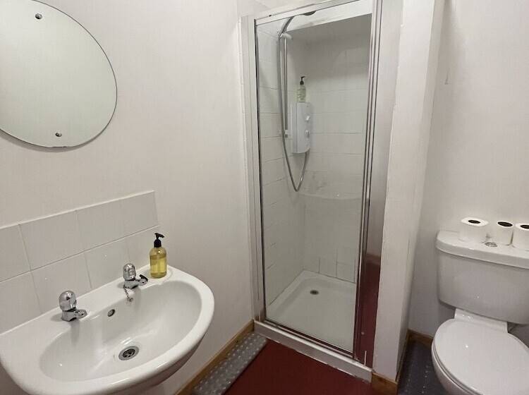 Номер Стандарт Индивидуальный Совместная Ванная, Columba House