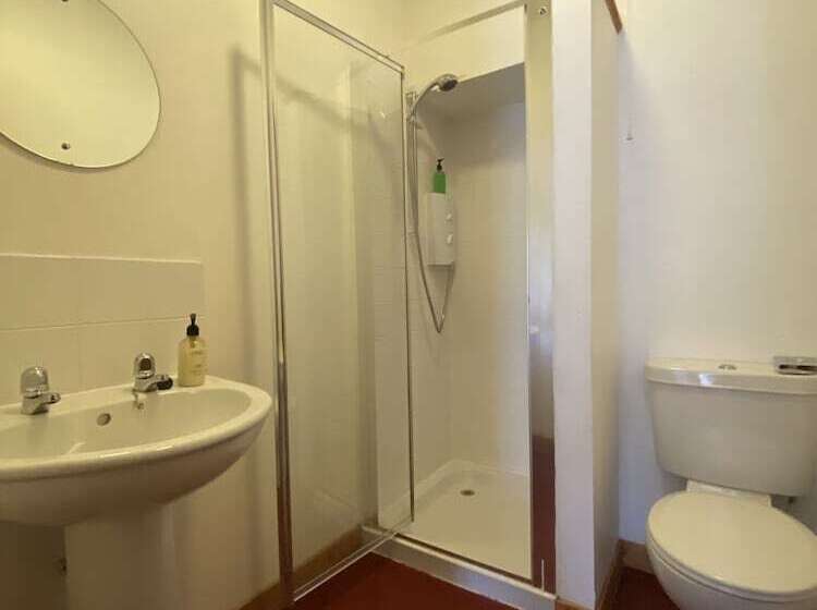 Номер Стандарт Индивидуальный Совместная Ванная, Columba House