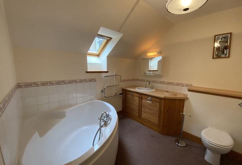 Пентхаус Люкс, Columba House