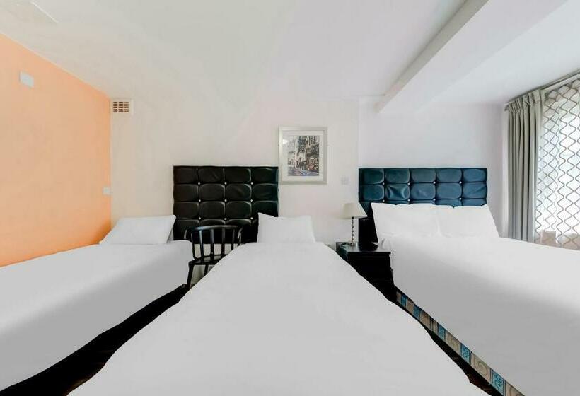 四人豪华间, Grantly