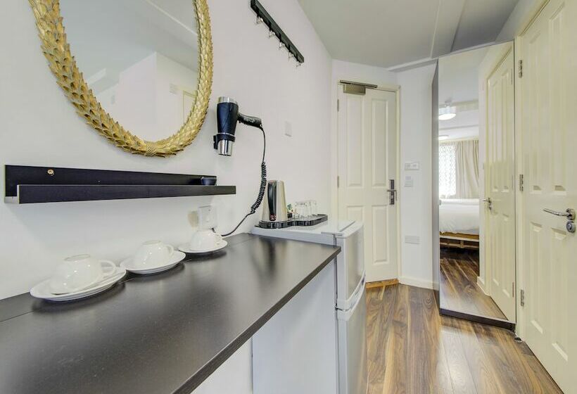 Четырехместный Номер Deluxe, Grantly