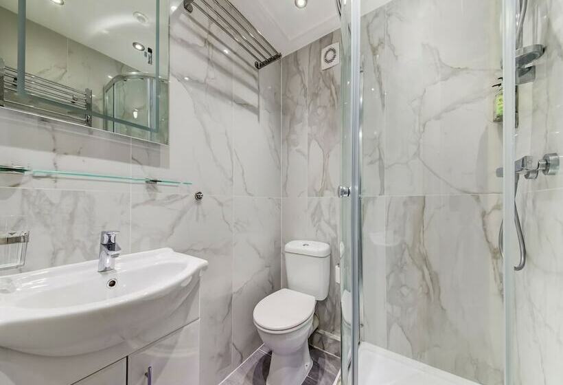 Трехместный Номер Deluxe, Grantly