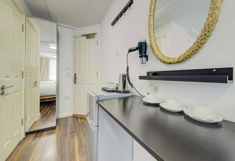 四人标准间, Grantly