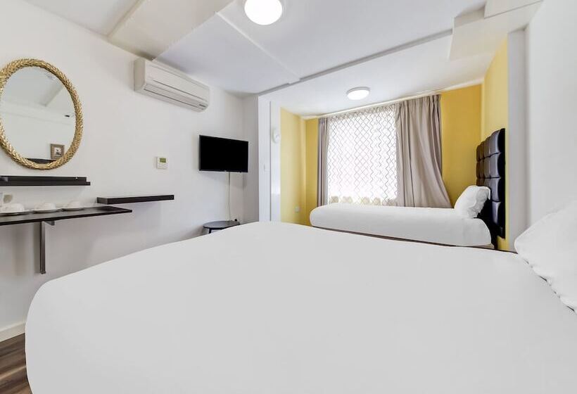 חדר סטנדרט לשלושה, Grantly