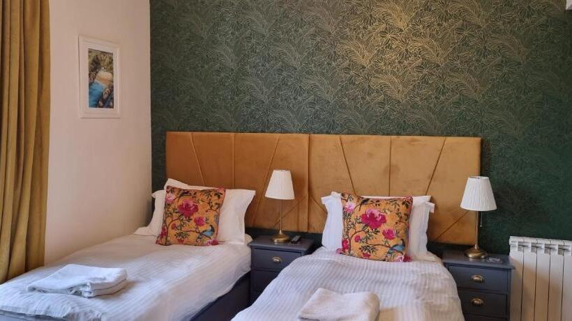 Номер Стандарт Вид на Море, Laston House
