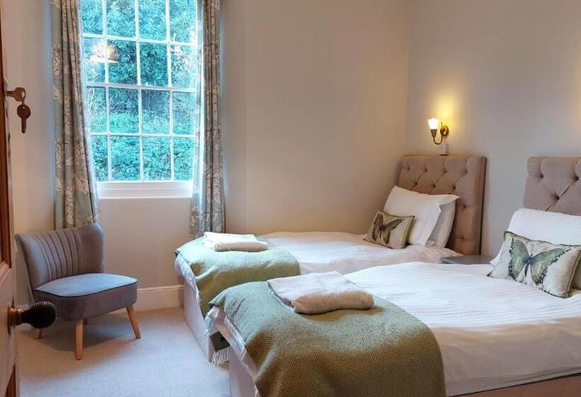 Номер Economy, Laston House