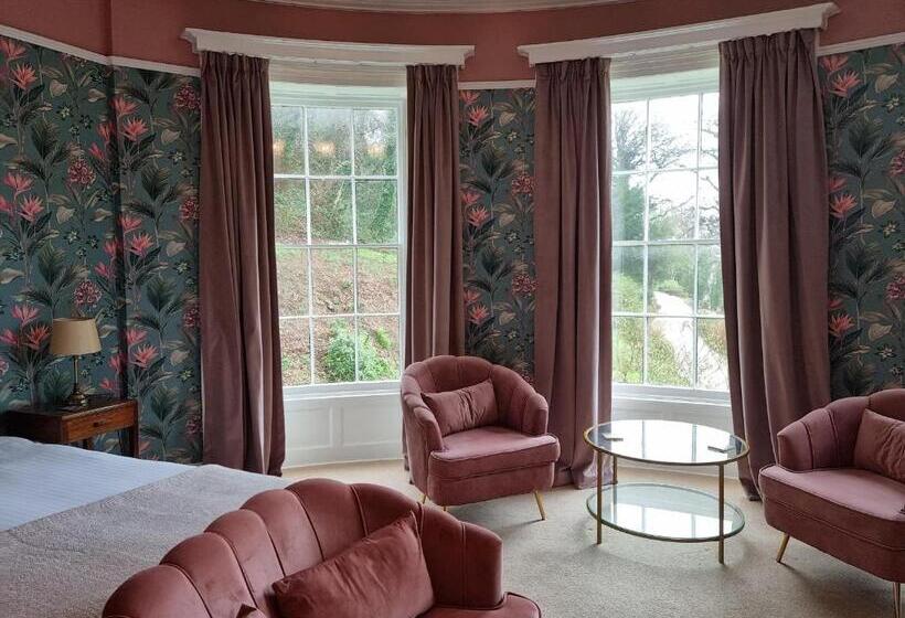 اتاق لوکس با تخت بزرگ, Laston House