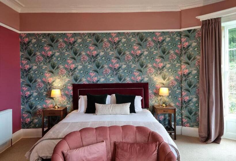 اتاق لوکس با تخت بزرگ, Laston House