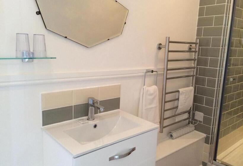 اتاق استاندارد با تخت بزرگ, Laston House