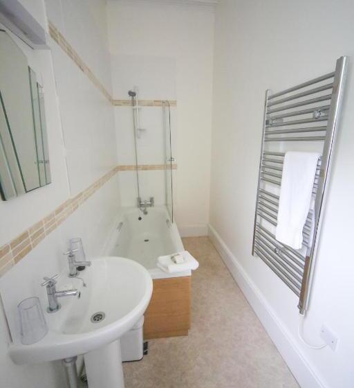 اتاق استاندارد با چشمانداز باغ, Laston House