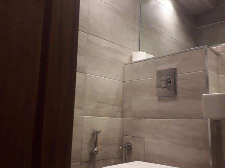 غرفة قياسية ثلاثية, Leisure Inn