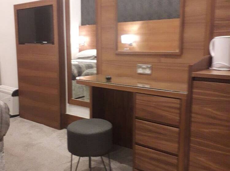 غرفة قياسية ثلاثية, Leisure Inn