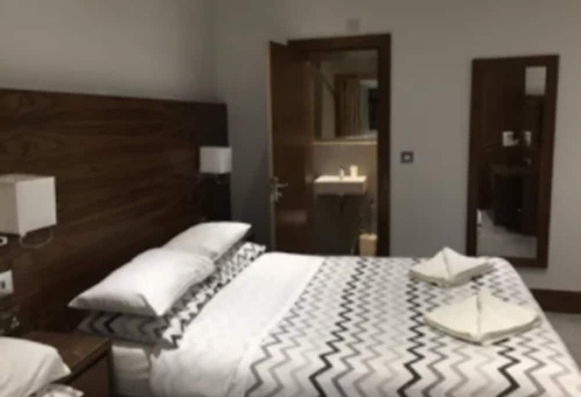 غرفة قياسية رباعية, Leisure Inn