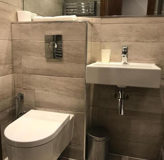 غرفة قياسية ثلاثية, Leisure Inn