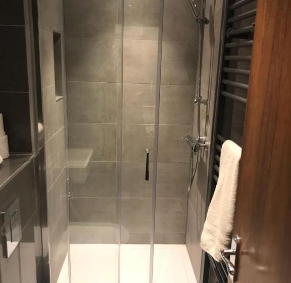 غرفة قياسية ثلاثية, Leisure Inn