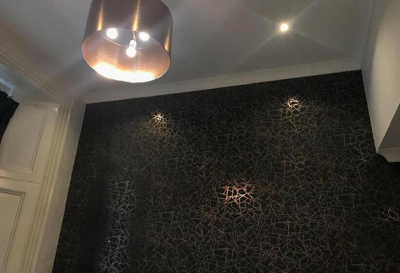 غرفة قياسية رباعية, Leisure Inn