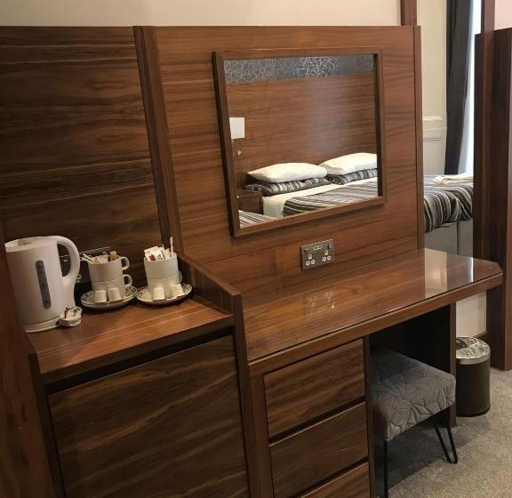 غرفة قياسية رباعية, Leisure Inn