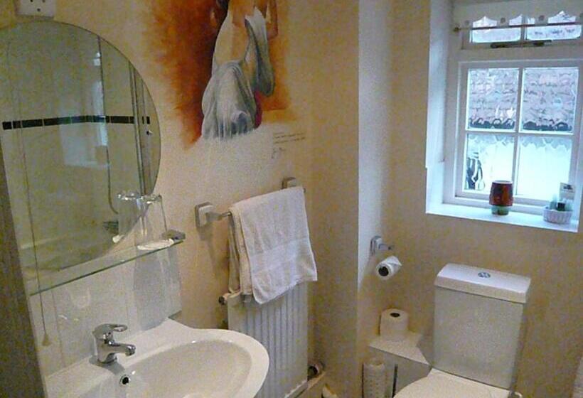 标准单人间, Meryan House