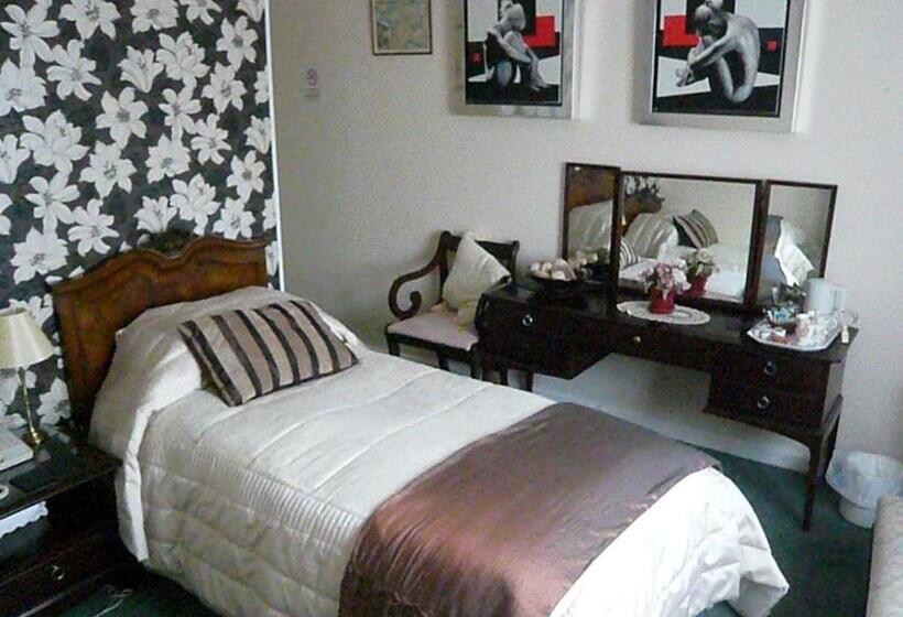 标准单人间, Meryan House