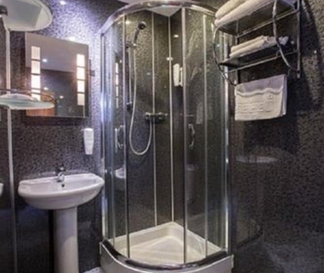 Номер Стандарт, Redcliffe