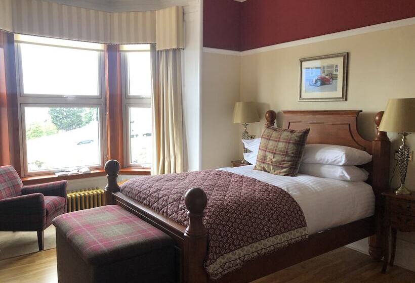 Номер Стандарт, Redcliffe