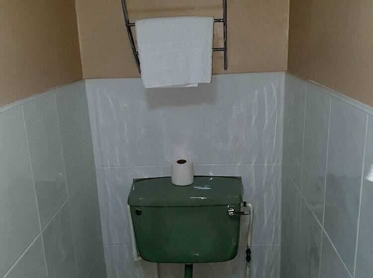 غرفة إقتصادية, Rose Tor