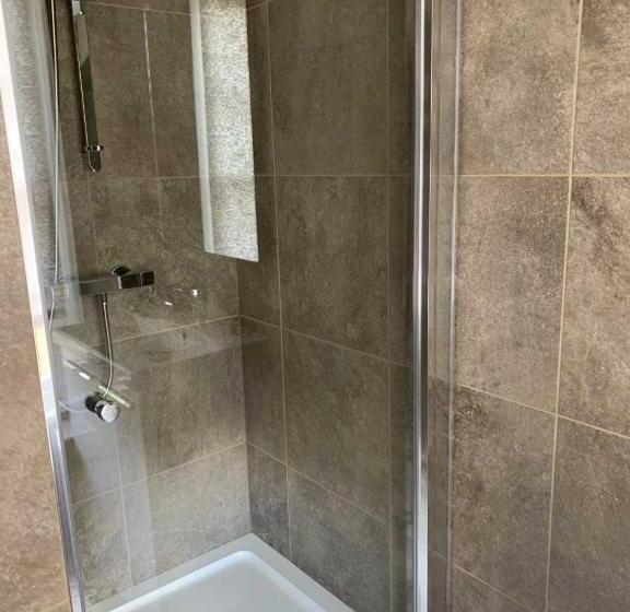 基本间, Scarborough Hill Country Inn