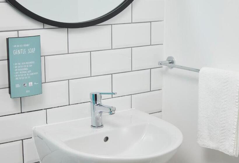 חדר סטנדרט, The Caledonian